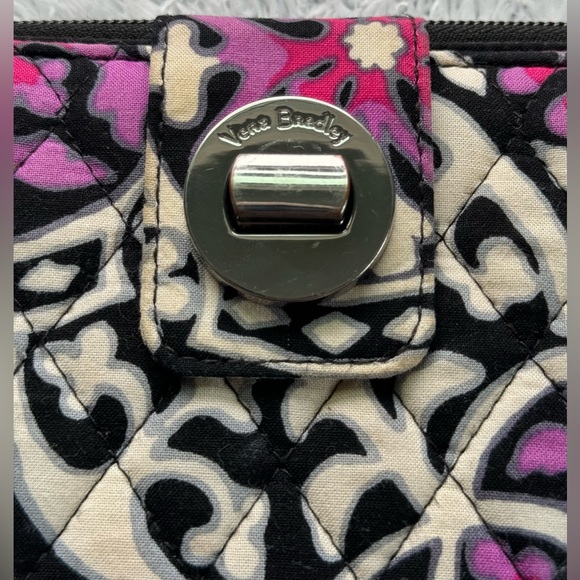 EUC Vera Bradley Turn key wallet/wristlet - Picture 5 of 12
